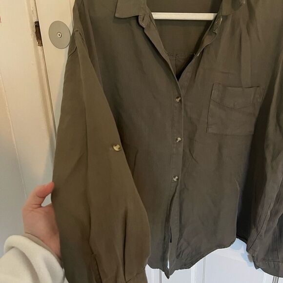 Altar’d State Army Green Camden Top Long Sleeve Size Medium Lightweight - Picture 7 of 9